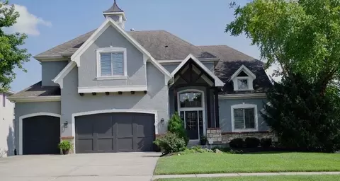 11515 W 165th Ter, Overland Park, KS 66221