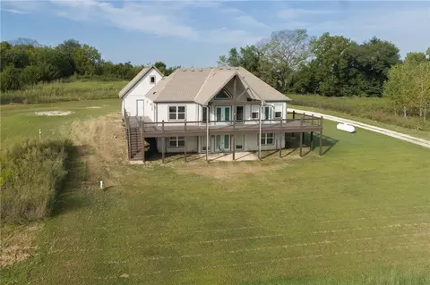 21815 187th St, Tonganoxie, KS 66086