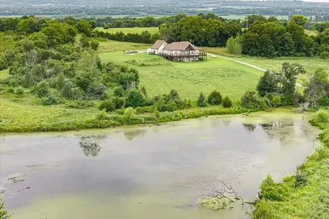 21815 187th St, Tonganoxie, KS 66086