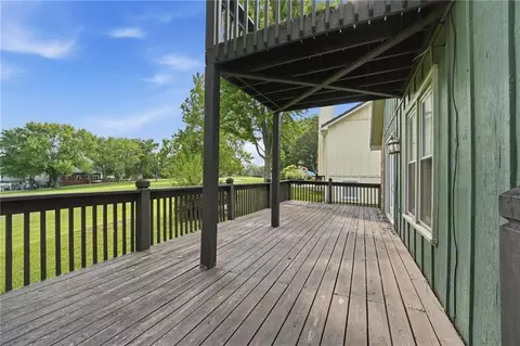 Exterior - 701 NE Burning Tree St, Lees Summit, MO 64064 photo 3 of 8