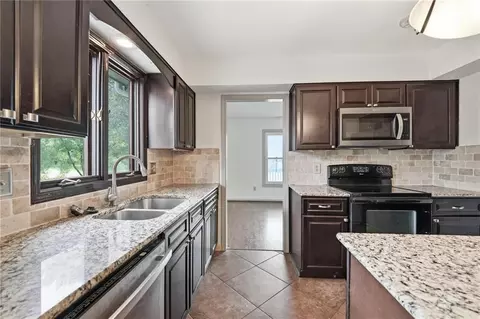 Kitchen - 701 NE Burning Tree St, Lees Summit, MO 64064 photo 2 of 6