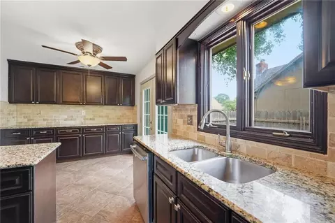 Kitchen - 701 NE Burning Tree St, Lees Summit, MO 64064 photo 4 of 6