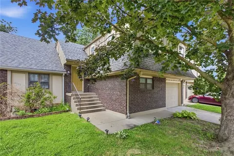 2811 NW 4th St, Blue Springs, MO 64014