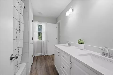 Bath - 504 SW Persels Rd, Lees Summit, MO 64081 photo 1 of 3