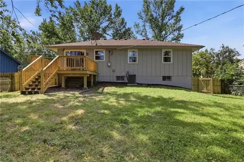 Exterior - 504 SW Persels Rd, Lees Summit, MO 64081 photo 4 of 5