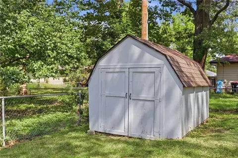 Exterior - 504 SW Persels Rd, Lees Summit, MO 64081 photo 5 of 5