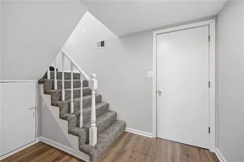 Entry Way - 504 SW Persels Rd, Lees Summit, MO 64081 photo 2 of 2