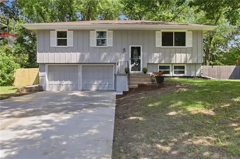 504 SW Persels Rd, Lees Summit, MO 64081