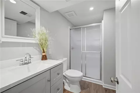 Bath - 504 SW Persels Rd, Lees Summit, MO 64081 photo 3 of 3
