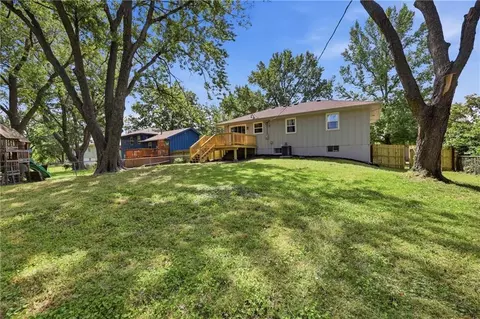 Exterior - 504 SW Persels Rd, Lees Summit, MO 64081 photo 3 of 5