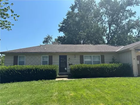 5913 W 101st Pl, Overland Park, KS 66207