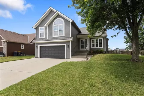 10904 N Manchester Ave, Kansas City, MO 64157