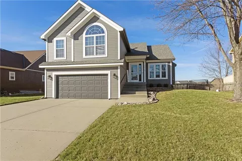 10904 N Manchester Ave, Kansas City, MO 64157