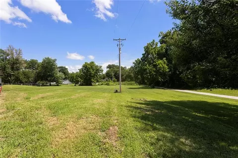 Exterior - 300 Oak St, Freeman, MO 64746 photo 13 of 13