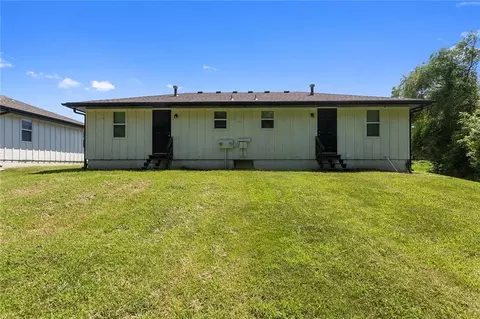 Exterior - 300 Oak St, Freeman, MO 64746 photo 3 of 13