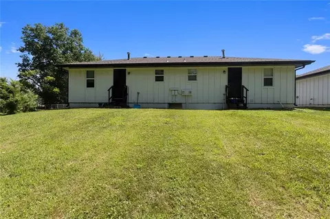 Exterior - 300 Oak St, Freeman, MO 64746 photo 6 of 13