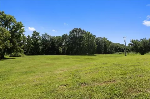 Exterior - 300 Oak St, Freeman, MO 64746 photo 9 of 13