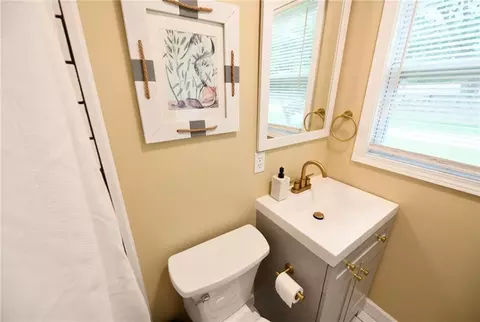 Bath - 302 SE Corder St, Lees Summit, MO 64063 photo 2 of 2