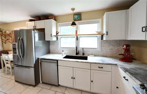 Kitchen - 302 SE Corder St, Lees Summit, MO 64063 photo 2 of 4