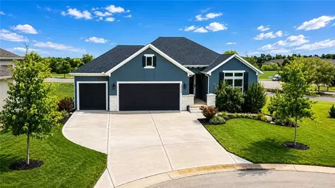 24736 W 112th St, Olathe, KS 66061