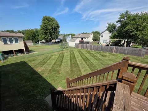 Exterior - 404 Blue Grass Dr, Raymore, MO 64083 photo 4 of 4