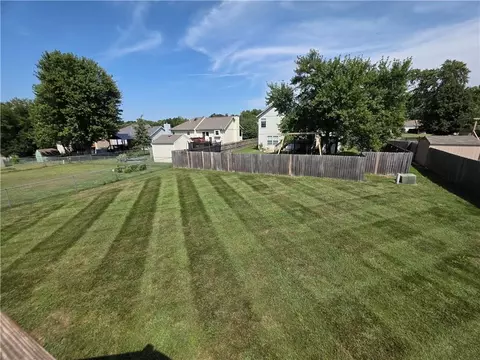 Exterior - 404 Blue Grass Dr, Raymore, MO 64083 photo 3 of 4
