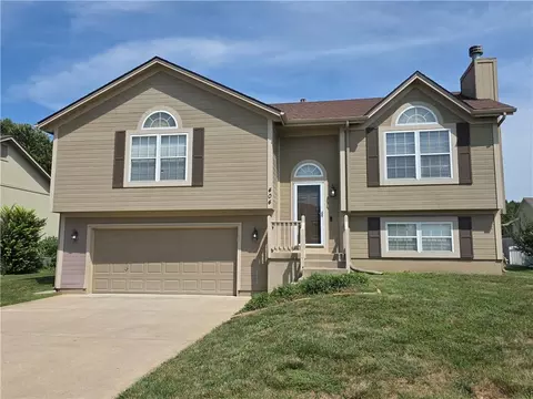 Exterior - 404 Blue Grass Dr, Raymore, MO 64083 photo 1 of 4