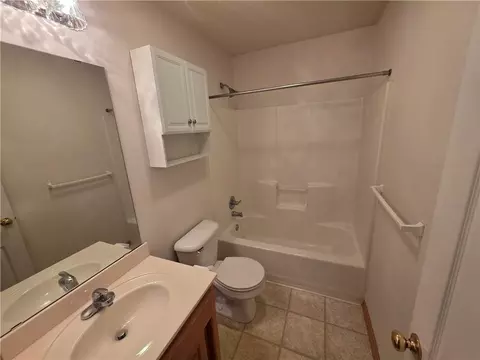 Bath - 404 Blue Grass Dr, Raymore, MO 64083 photo 3 of 4
