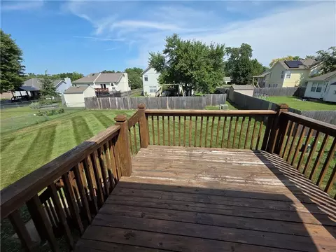 Exterior - 404 Blue Grass Dr, Raymore, MO 64083 photo 2 of 4