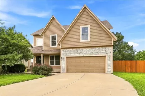 883 S Clearwater Creek Dr, Olathe, KS 66061