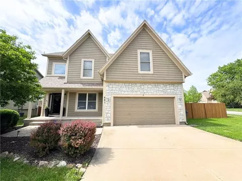 883 S Clearwater Creek Dr, Olathe, KS 66061