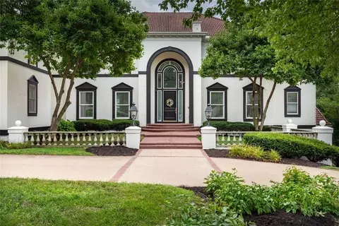 3109 W 118th St, Leawood, KS 66211