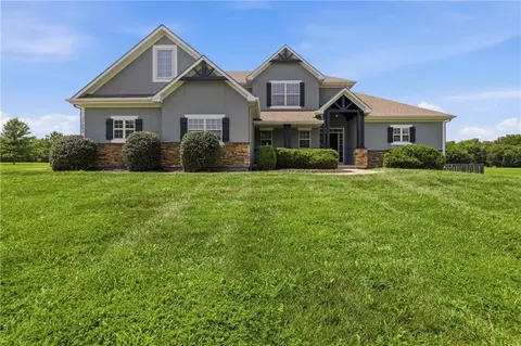 17522 Rock Island Rd, Pleasant Hill, MO 64080
