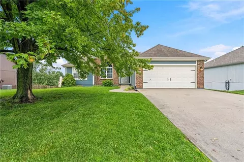 9101 NE 110th St, Kansas City, MO 64157