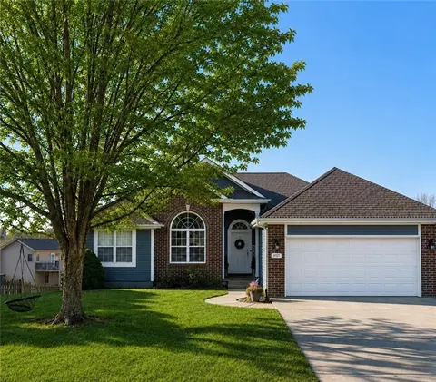 9101 NE 110th St, Kansas City, MO 64157