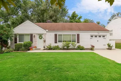 2613 W 76th St, Prairie Village, KS 66208