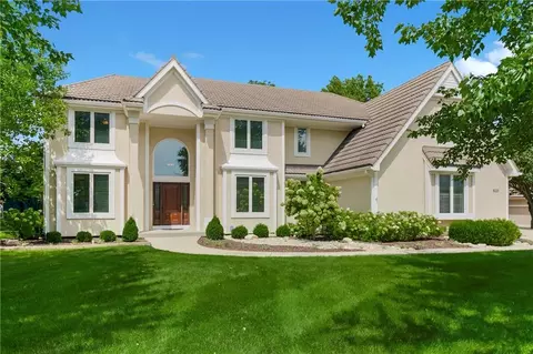 1824 Summit Valley Dr, Lees Summit, MO 64081