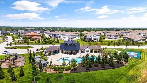 3945 W 158th Pl, Overland Park, KS 66224
