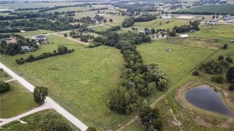 11450 W 239th St, Bucyrus, KS 66013