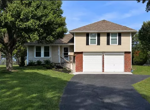 20701 Walker Rd, Spring Hill, KS 66083