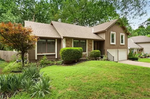 7806 Caenen St, Lenexa, KS 66216