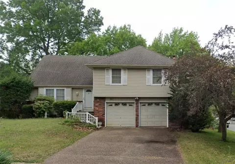 801 E Layton Dr, Olathe, KS 66061