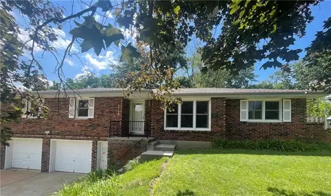 7724 NW Eastside Dr, Weatherby Lake, MO 64152