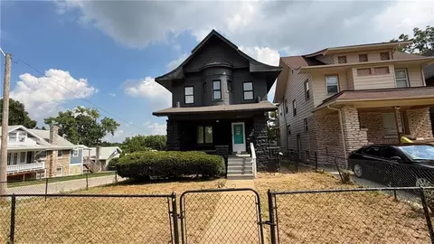2500 E 42 St, Kansas City, MO 64130