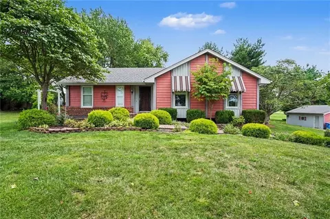 2100 Crescent Dr, Liberty, MO 64068