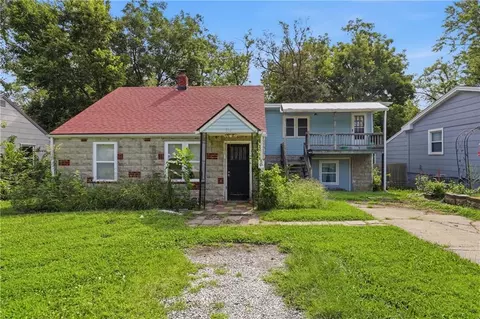 516 SW 13 St, Blue Springs, MO 64015