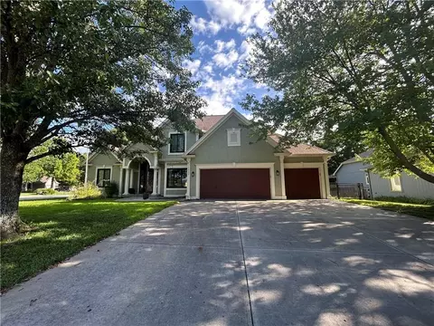 14255 NW 65th Pl, Parkville, MO 64152