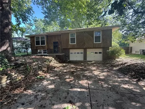 509 SW Westminister Rd, Blue Springs, MO 64014