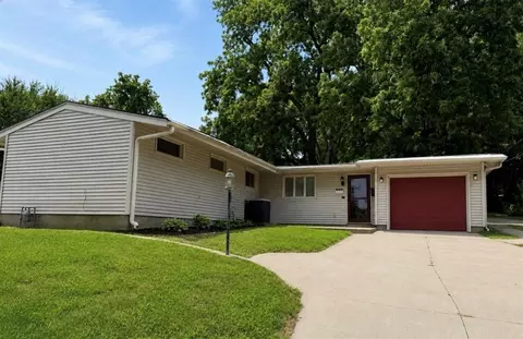 2214 S 28th St, Saint Joseph, MO 64503