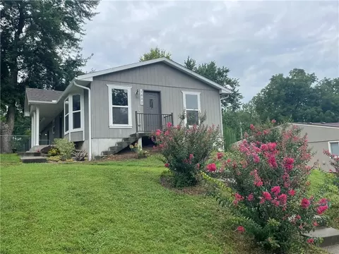 1832 Cleveland Ter, Leavenworth, KS 66048